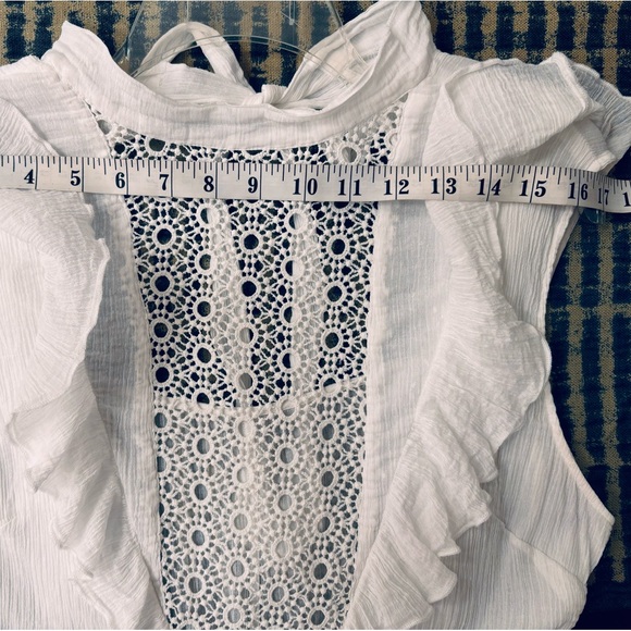 Guess Jamie White Mock Neck Top Size M - Picture 13 of 15